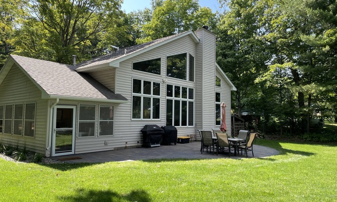 Deerwood Cabina | Lakeside home on one acre with private beach 90 minutes from the Twin Cities