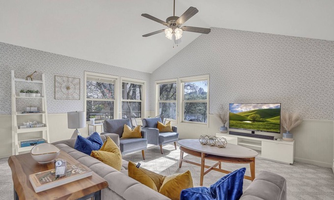 Grass Valley Casa | Lakeside Home W/Garden