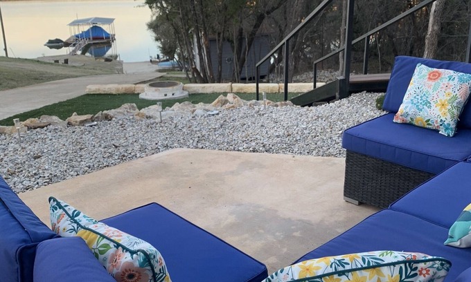 Graham Casa | Lakeside House & Cabin Boat Ramp, Dock, & Fire Pit on Possum Kingdom Lake