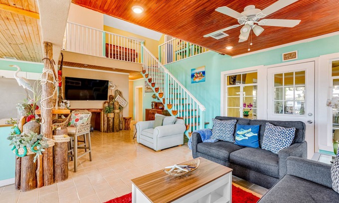 Rocky Ridge Casa | Lakeside House | Waterfront escape in Austin with resort-style pool