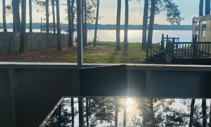 Hartsville Casa | Lakeside Living