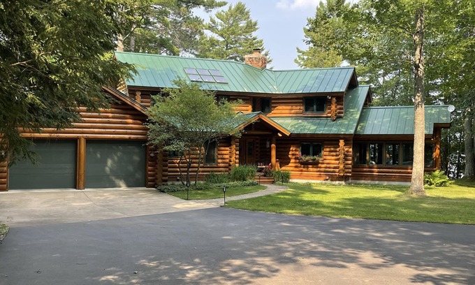 Conover Casa | Lakeside Lodge Vacation Rental. See discounts below for less than 12 people.