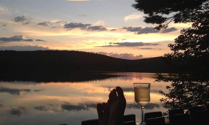 Harrisville Cabaña | Lakeside Lodge con Rock Chimenea