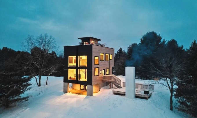 Phelps Casa | BRAND NEW: Modern lakeside loft; incredible views with roof-top deck and sauna