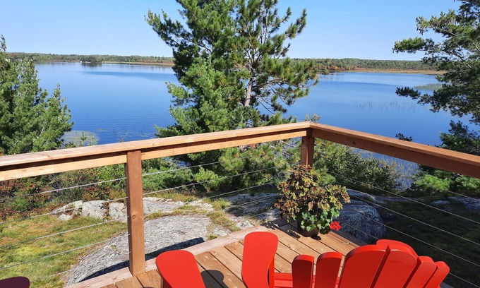 Nipissing Cabaña | Lakeside Lookout on Fish Bay Lake Nipissing Ontario Canada, 3 bedroom cottage.