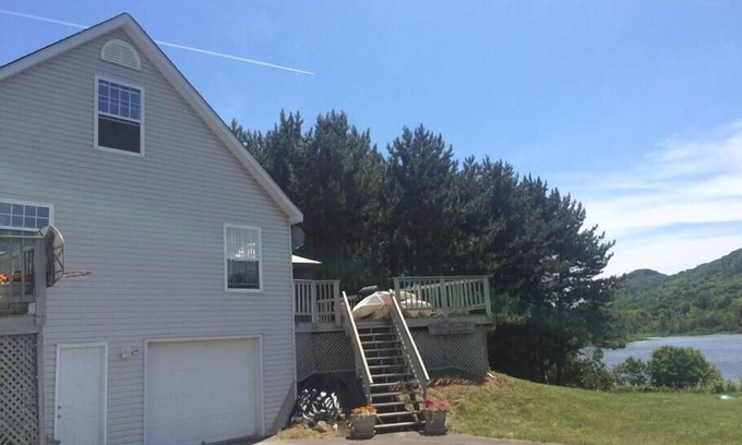 Presque Isle Casa | Lakeside Luxury, 4 bedrooms, 2 bath, sleeps 10. Outdoor Grill, Kayaks, Firepit.