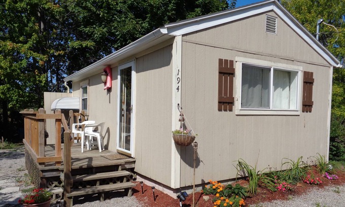Lakeside Cabaña | Lakeside, Marblehead