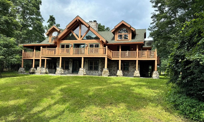 Moriah Center Casa | Lakeside- Mountain View Lodge on Lake Champlain in delightful Bridport