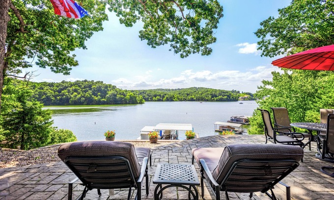 Linn Creek Casa | Lakeside Oasis – Spacious Home + Guest House Sleeps 12! Private Dock & Boat Slip