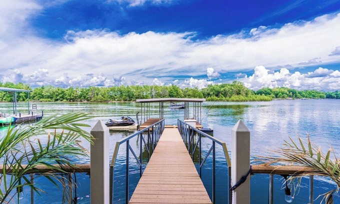 Estill Springs Casa | Lakeside Paradise - Waterfront View & Private Dock