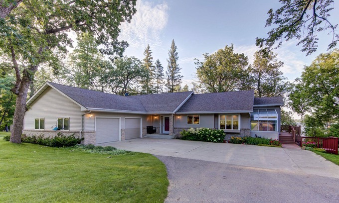 Battle Lake Casa | Lake Vacation! 6BR-12beds-3.5ba - Swim/bonfire/Arcade/ping-pong/foosball