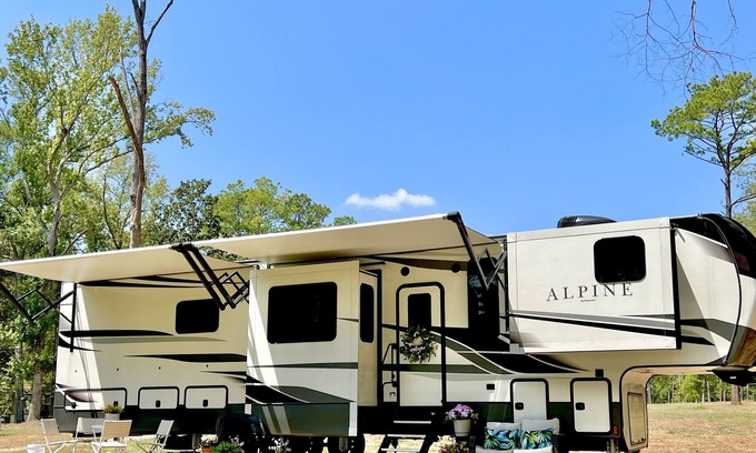 Etoile Casa | "Lakeside Paradise: RV Sleeps 6 @Lake Sam Rayburn - The Perfect Getaway Awaits!"