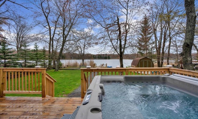 Tobyhanna Cabaña | Lakeside Poconos w/Hot Tub, Firepit, Private Beach