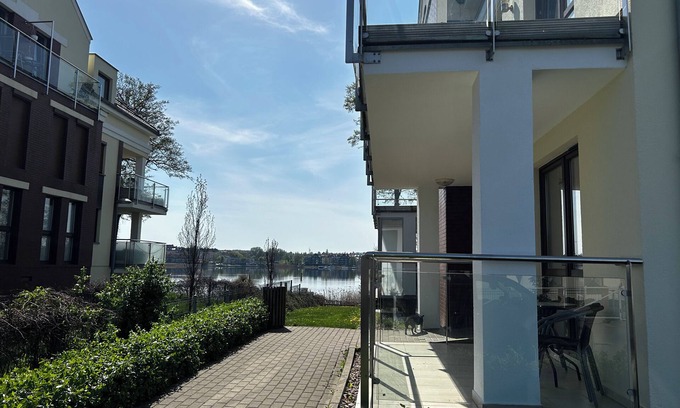 Ostroda Apartamento | Lakeside Promenade View Sunrise Studio