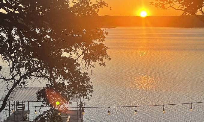 May Cabina | LakeSide Reel Paradise Brownwood big family dock for fishing/close to state park