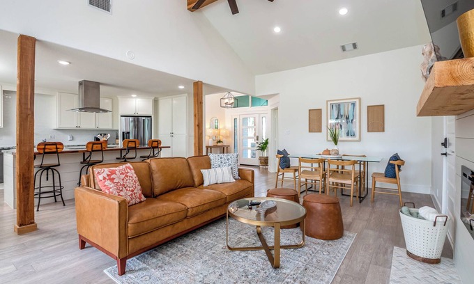 Denison Casa | Lakeside Retreat – 6BR, Huge Backyard, Private Sandy Beach Access!