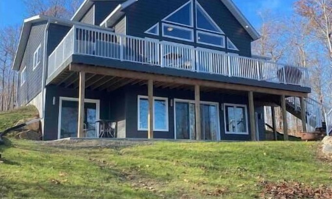 North Frontenac Cabaña | Lakeside Retreat