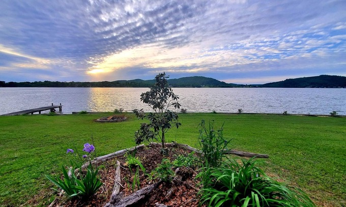 Blue Mountain Cabina | Lakeside Retreat on Neely Henry Lake by RedAwning