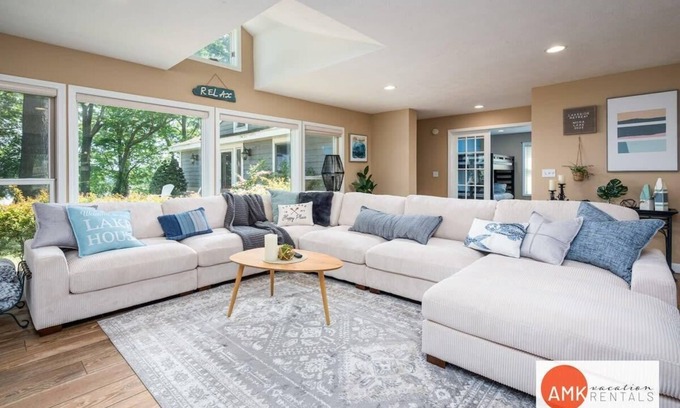 Norton Shores Casa | Lakeside Retreat - Waterfront, Quiet Neighborhood