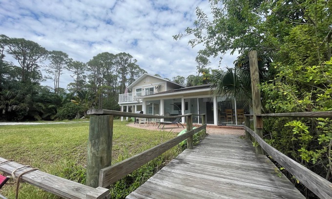 Port Saint Lucie Casa | Lakeside Retreat
