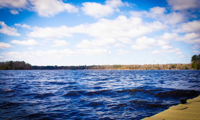 Neillsville Cabina | Lakeside Retreat with Private Docks, Hot Tub, Scenic Views and Near Trails