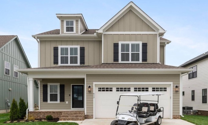 Winchester Apartamento | Lakeside Retreat with Golf Cart, Game Room, Fireplace, Pool