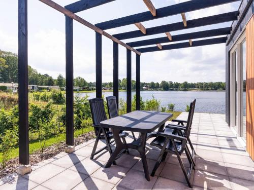 Tynaarlo Villa | Lakeside Retreat with Modern Comfort