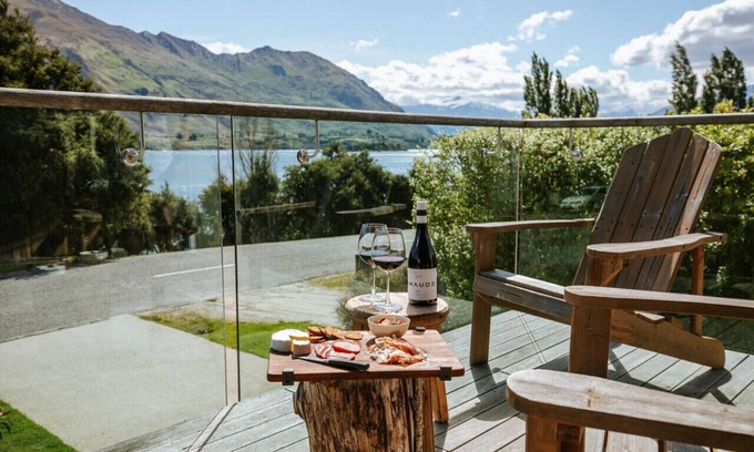 Wanaka Casa | Gran casa de vacaciones ubicada al otro lado de la carretera del lago Wanaka, con sauna.