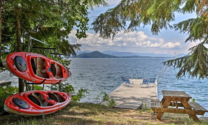 Sagle Casa | ¡NUEVO! Lakeside Sagle Inicio w / Dock-by Schweitzer Mtn!