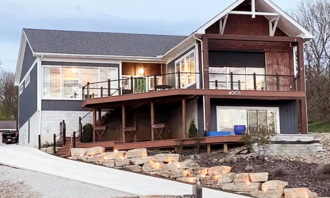 Howard Casa | Lakeside Sanctuary