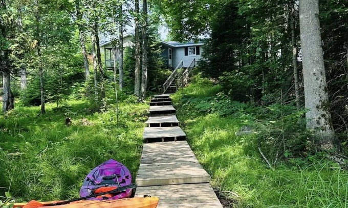 Presque Isle Cabina | Lakeside Serenity