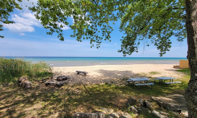 Oscoda Cabaña | Lakeside Splash - Cozy Cottage on beautiful Lake Huron in Oscoda, MI