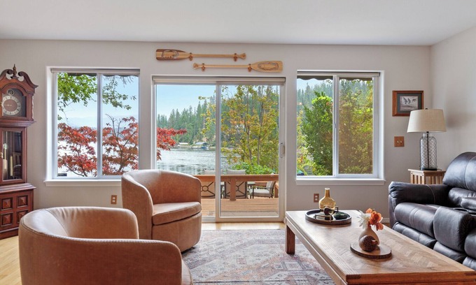 Hayden Cabina | Lakeside Stay | Beach Access | Dock | Firepit & Dining
