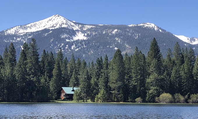 Weed Casa | Lakeside Stone Cottage en 6 acres en Hammond - Se aceptan mascotas