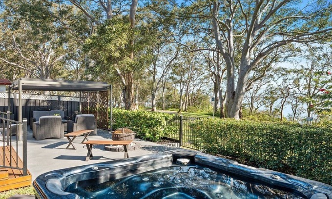 Buff Point Casa | LAKESIDE SUNSET RETREAT
