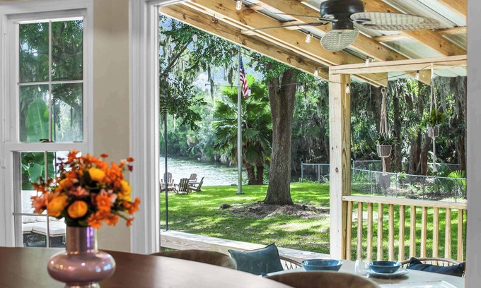 Talahi Island Casa | Lakeside Talahi Retreat with Pool & Hot Tub