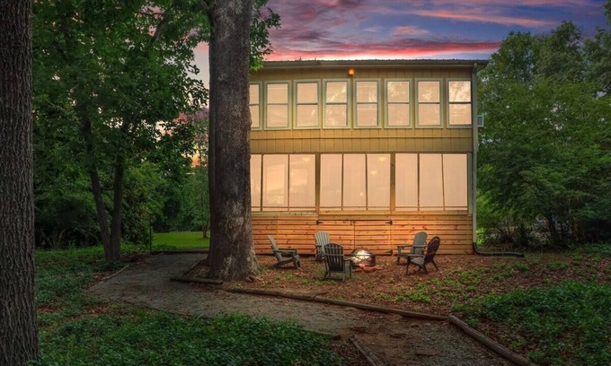 Reed Creek Casa | Lakeside & the Livin’s Easy! Fam Fun on the lake!