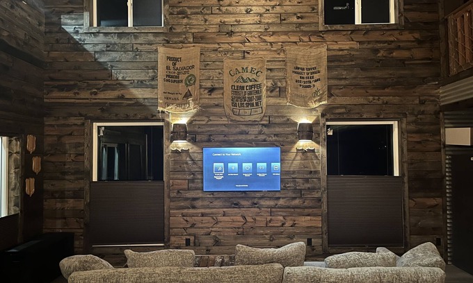 Grandy Cabina | Lakeside Treehouse Cabin sleeps 6+Hot Tub+Cold Tub