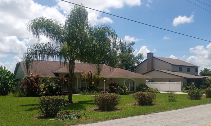 Winter Haven Casa | Lakeside Vacation Home with Dock - Bring your boat/jetskis!!