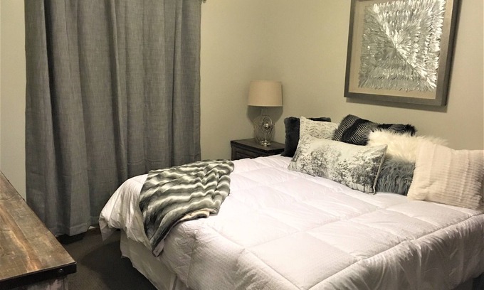 Ogden Condominio | Lakeside Village - Asequible - ¡La vida es mejor en el lago!