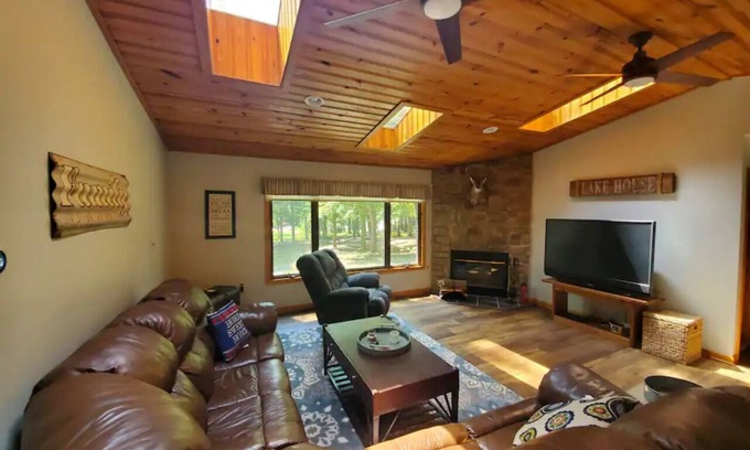 Bumpass Casa | Lakeside Waterfront: Private Dock - Near Lake Anna Winery
