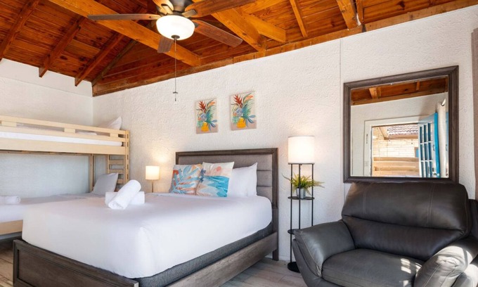 Volente Cabina | LakeTravis Bungalow 2