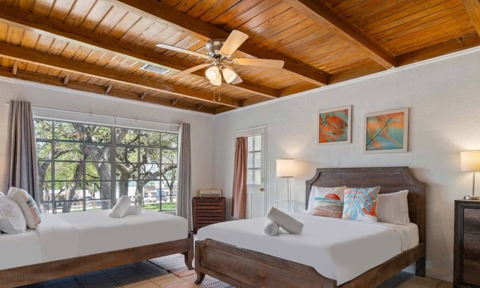 Volente Apartamento | Walk to Lake Travis & FREE Waterpark! Glamping Bungalow, Patio w/ Grill+Firepit