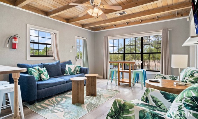 Leander Cabina | LakeTravis Bungalow8