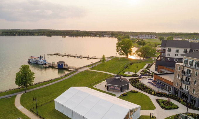 Canandaigua Condominio | Lakeview 2 Bedroom Canandaigua Lake Condo