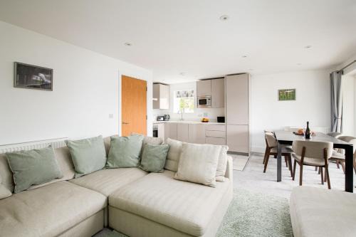 Cirencester Apartamento | Lakeview apartment with a Spa on a nature reserve Wigeon HM110