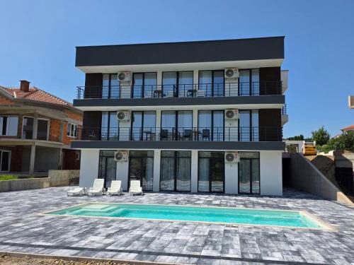 Veles Hotel | Lakeview Apartments