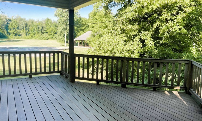 Pershing Cabina | Lakeview Cabin A, Geneva Center Woodland Campsites in Rochester Indiana