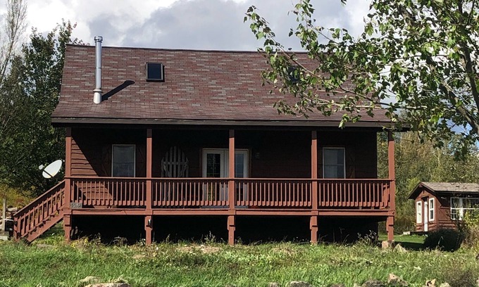 Emlenton Cabina | Lakeview cabin close to bike/hiking trails, the Allegheny River and more.