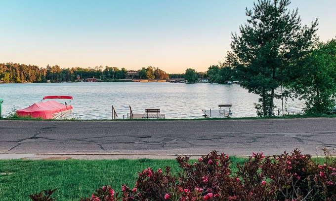 Minocqua Casa | Lakeview Cabin en el corazón del centro de Minocqua, WI
